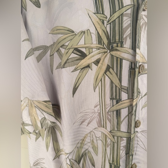 Tommy Bahama Silk Men's Bamboo Print Short Sleeve Button Down Top Vacay LG - Picture 3 of 9
